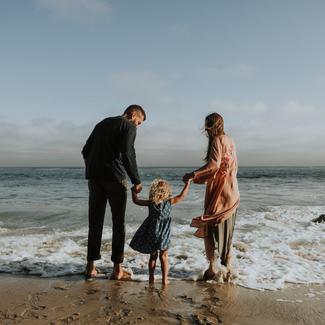 barefoot-beach-cheerful-1574653_2_325x_51b98ddb-8829-42c0-ae61-3c5328303f8e.jpg